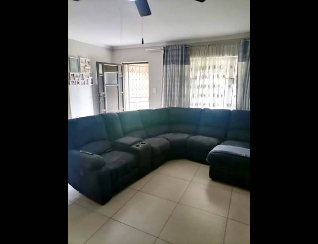 2 BEDROOM HOUSE FOR SALE IN UMLAZI CC